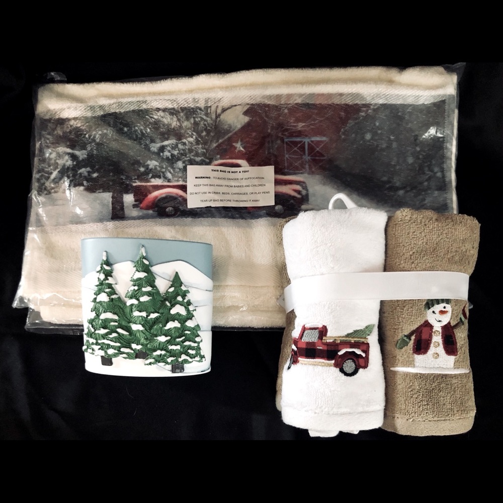 Holiday Trucks Bath Set, Towels/Toothbrush Holder